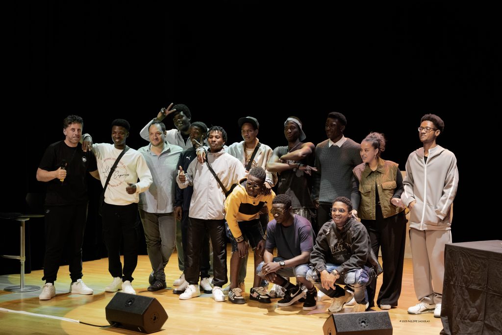 Groupe de participants à un atelier slam Manzanillo à Vienne en Isère